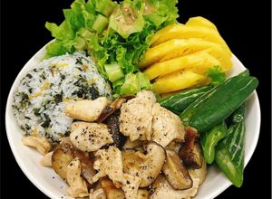 Hình của món Ức gà xào nấm đông cô tươi - healthy cùng Chin.