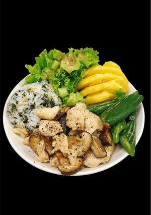 Hình của món Ức gà xào nấm đông cô tươi - healthy cùng Chin.