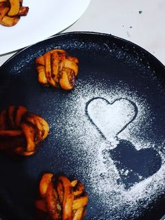 সিনামন রোল(cinnamon roll recipe in Bengali) রেসিপির প্রধান ছবি