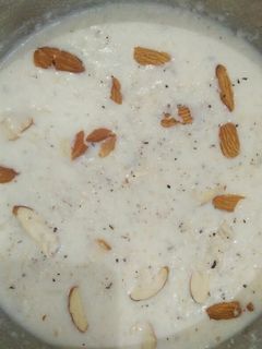 A picture of Rice kheer.