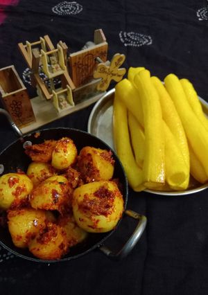 ભૂંગળા બટાકા (Bhungra Bataka Recipe In Gujarati) રેસીપી મુખ્ય ફોટો