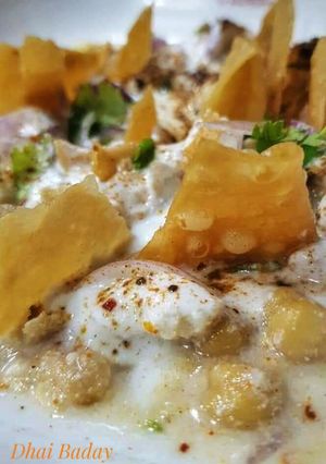 A picture of Dahi Baday Papri Chat.