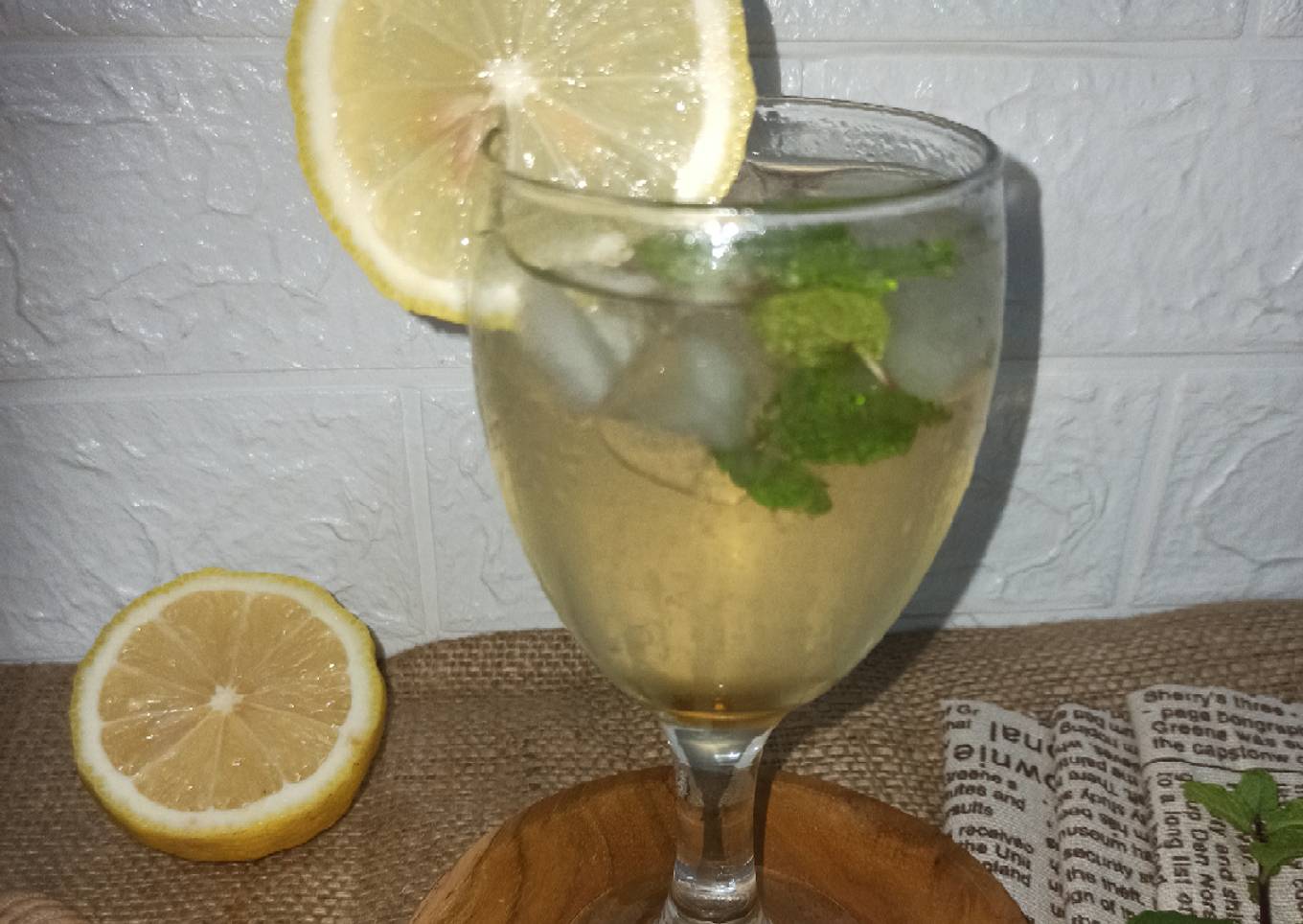 Es Leminho (Lemon Mint Honey)