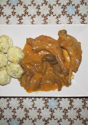 Laskagombás nyúl kapros túrógombóccal recept fotója