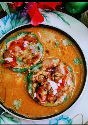 பனீர் ஸ்டப்ட் காப்சிகம் க்ரேவி (Paneer Stuffed Capsicum gravy Recipe in Tamil) செய்முறை முக்கிய புகைப்படம்