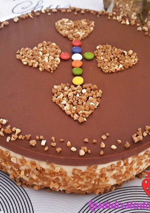 Una foto de Tarta Mousse de Crema Pastelera y Almendras