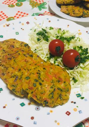 Una foto de Hamburguesas de Garbanzos Vegano Con Espinaca al Horno !🥕🧅🌿