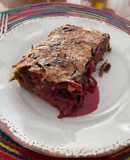 Budín de hojas de betarraga con tallarines rojos