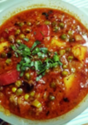 A picture of Aaloo Matar curry.