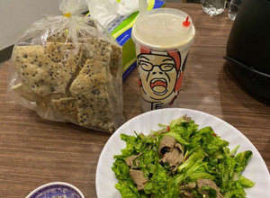 Hình của món Salad bò.