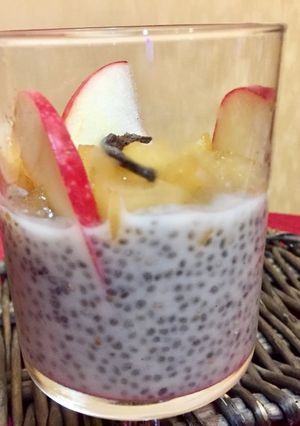 Une photo de Pudding de chia aux pommes caramélisées