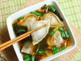 Sopa de empanaditas casi chinas