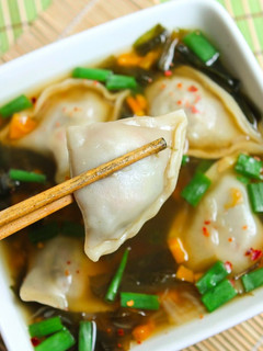 Una foto de Sopa de empanaditas casi chinas
