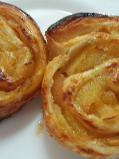 Una foto de Caracolas de hojaldre y manzana