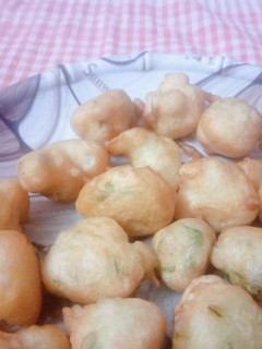 மைதா மாவு போண்டா (Maida maavu bonda recipe in tamil) செய்முறை முக்கிய புகைப்படம்