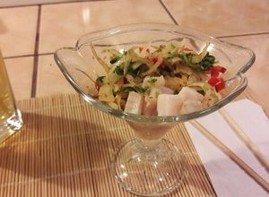 Una foto de Sashimi de tilapia