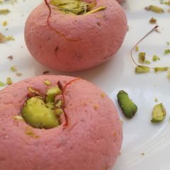 A picture of Strawberry Sandesh.