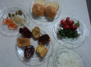Una foto de Tostadas y bocadillos veganos para fiesta geras