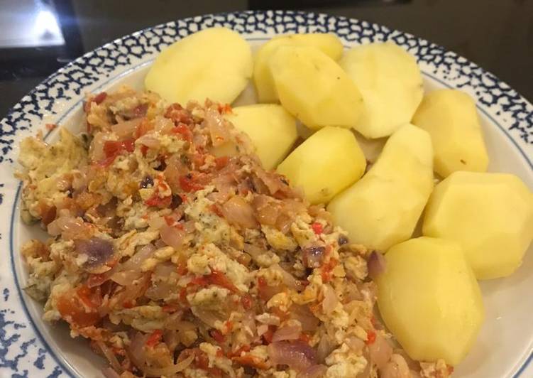 Recipe of Super Quick Homemade Boiled Irish potatoes and scrambled eggs