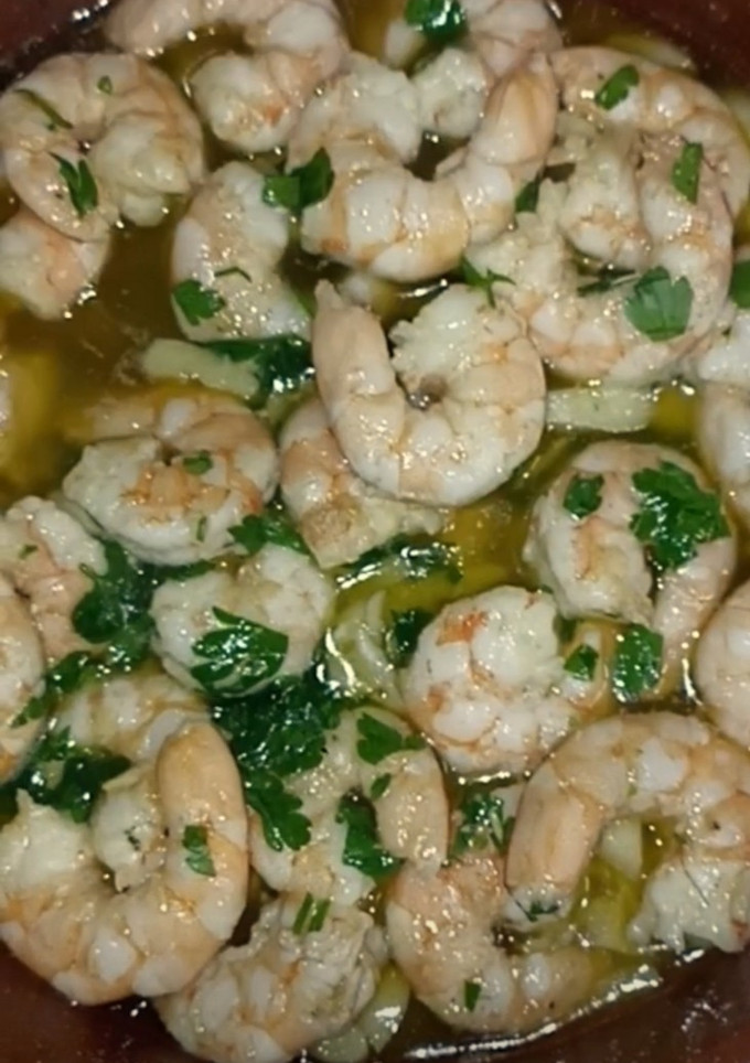 Una foto de Langostinos al ajillo