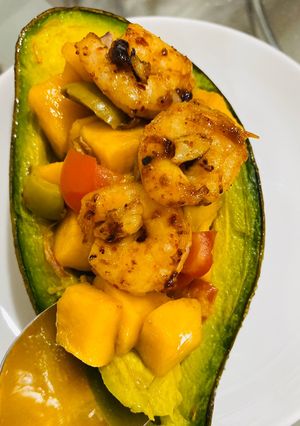 Hình của món Salad 🥗: Bơ nướng - salad xoài 🥭.