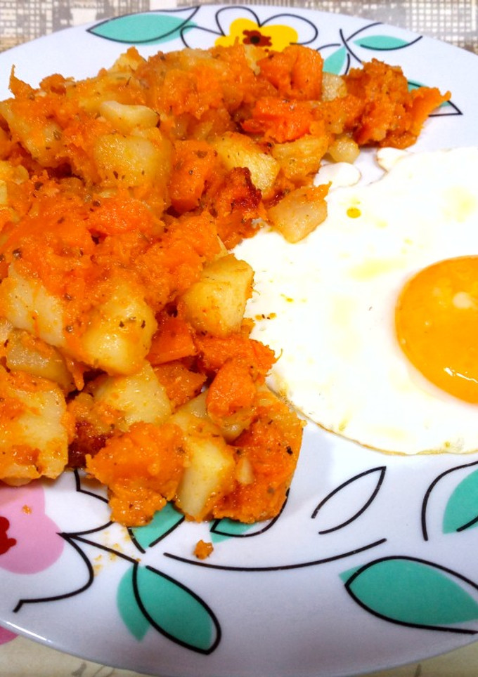 Una foto de Calabaza frita con patatas y huevo