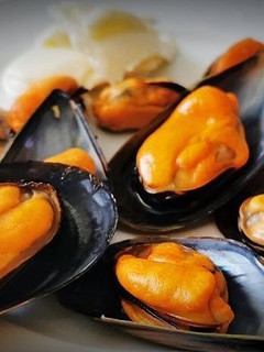 Una foto de Mejillones al vapor con Alioli