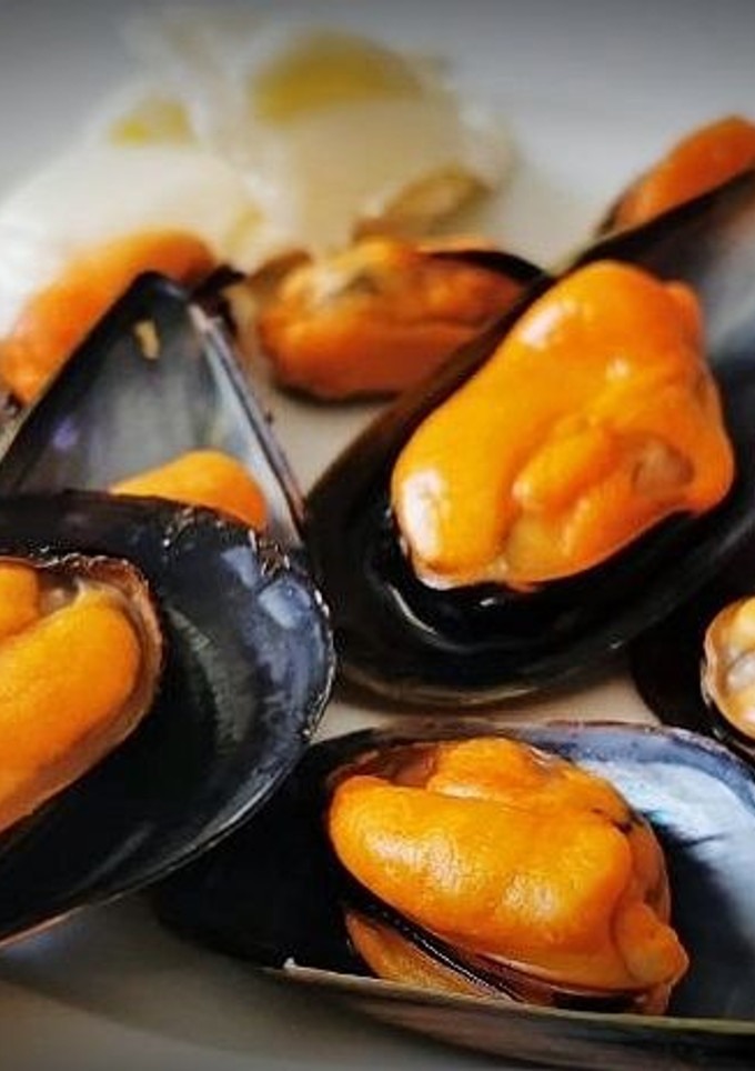 Una foto de Mejillones al vapor con Alioli