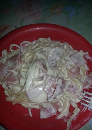 Una foto de Spaghetti blanco