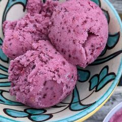 A picture of Frozen berry yoghurt.
