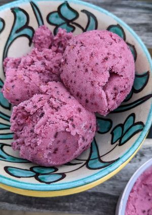 A picture of Frozen berry yoghurt.