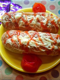 वेज हॉट डॉग विथ चीज (Veg hot dog with cheese recipe in hindi) रेसिपी मुख्य फोटो