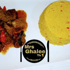 A picture of Jallof cous cous with kidney sauce.