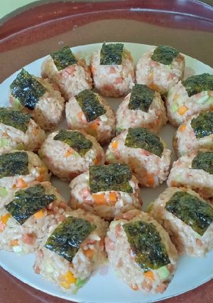 Foto resep Jumeokbap (nasi kepal ala2 kokoreaan) 😋