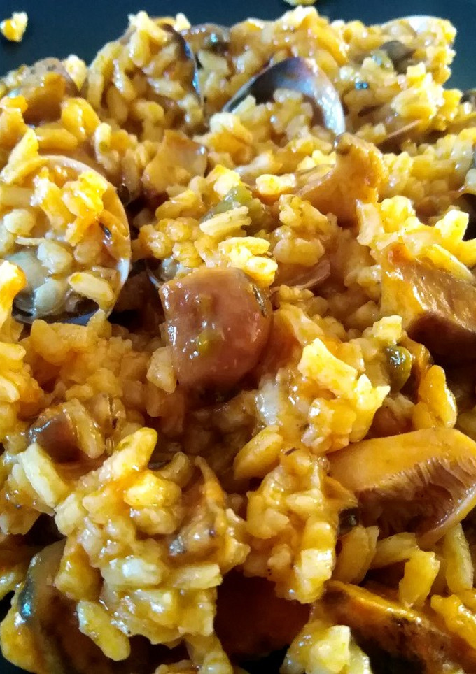 Una foto de Arroz con almejas y níscalos