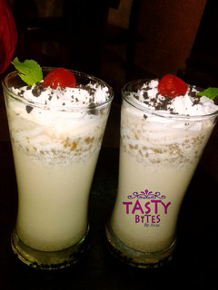 A picture of Oreo milk shake.