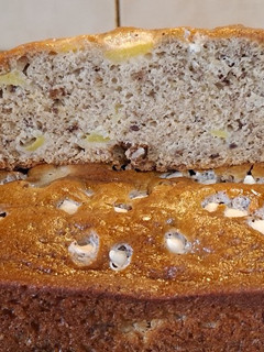 Una foto de Budín de bananas, manzana y nueces sin huevos