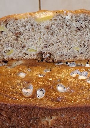 Una foto de Budín de bananas, manzana y nueces sin huevos