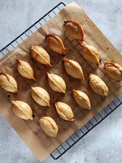 Foto resep Kibinai (Lithuanian Meet Pies - Mini Series)
