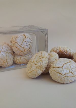 Una foto de Galletas craqueladas de almendras al aroma de azahar