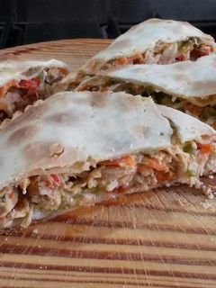 Una foto de Empanada gigante de Pollo (reciclando alimentos que estaban en el freezer)