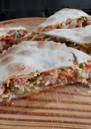 Una foto de Empanada gigante de Pollo (reciclando alimentos que estaban en el freezer)