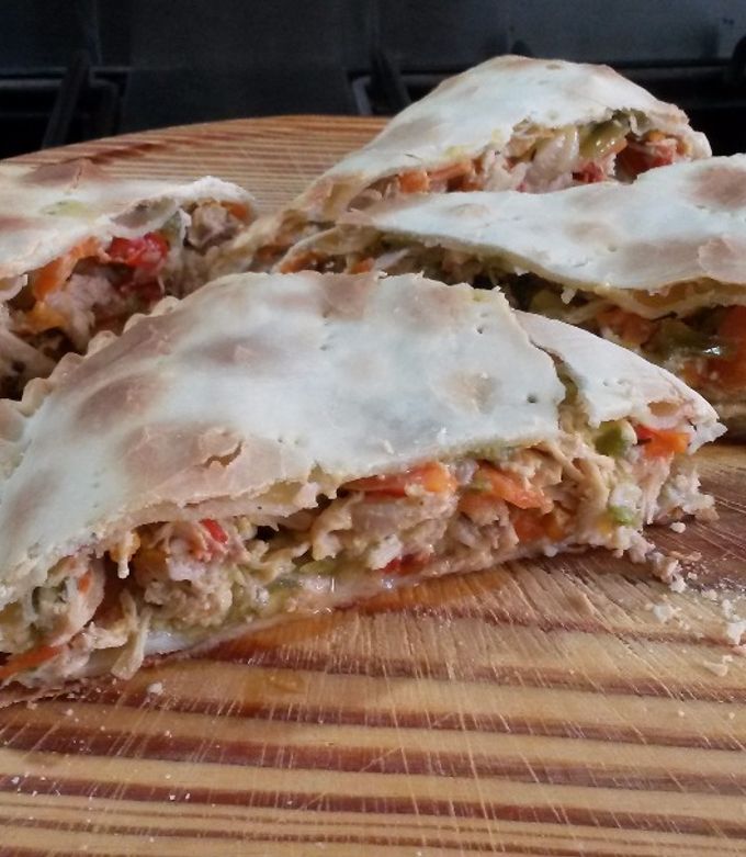 Una foto de Empanada gigante de Pollo (reciclando alimentos que estaban en el freezer)