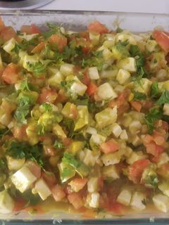 Una foto de Pico de gallo con aguacate y queso blanco