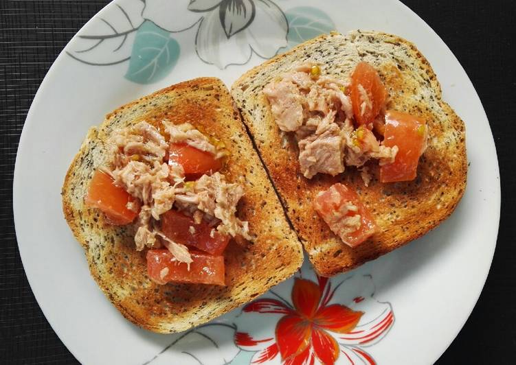 Tostadas con atún y tomate