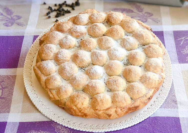 Torta simil mimosa con cuore di ricotta e gocce di cioccolato