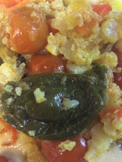 Una foto de Cous-Cous de coliflor con verduras confitadas