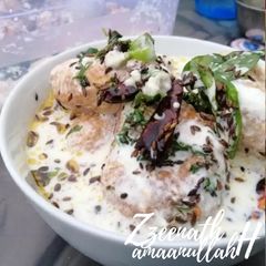 A picture of Medu Vada Dahi Badey.