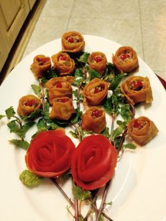 Hình của món Hoành thánh hoa hồng .