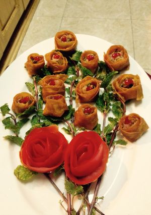 Hình của món Hoành thánh hoa hồng .